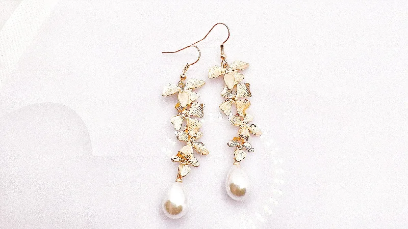 Dogwood Pearl Earrings