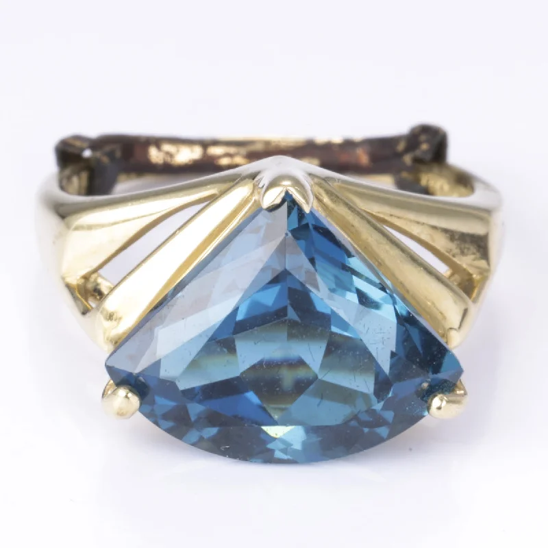 14k Yellow Gold Blue Topaz Ring | 11.50x14.80x7.10mm | Size 7.25