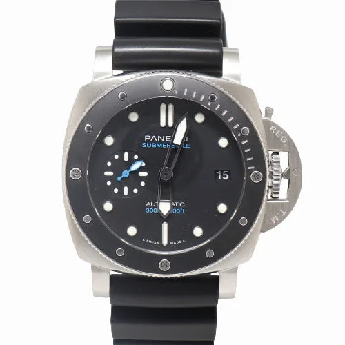 Panerai Luminor Submersible Stainless Steel 42mm Black Dot Dial Watch Reference #: PAM00683